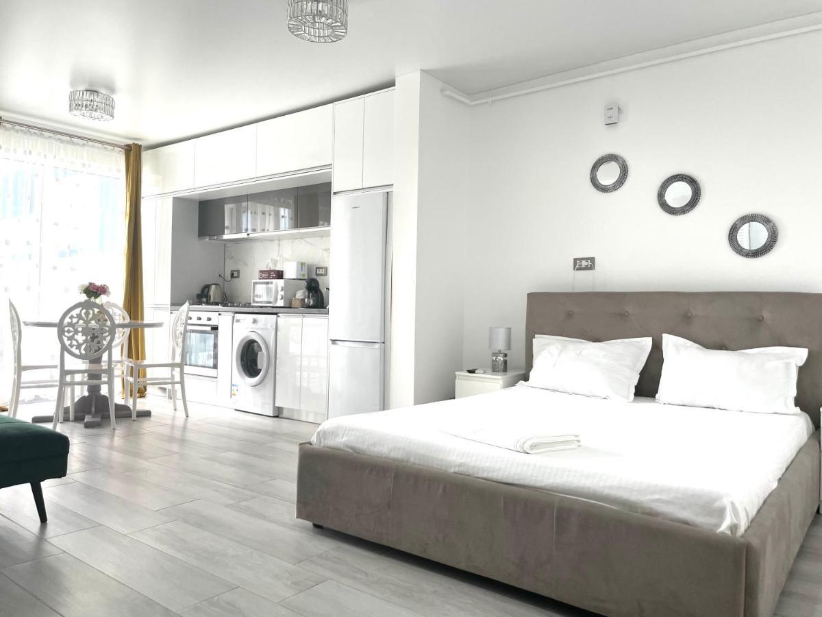 شقة Dominic 2 Beds 1 Sofa Parking Pool Apartament By Alezzi Nord10 Năvodari المظهر الخارجي الصورة